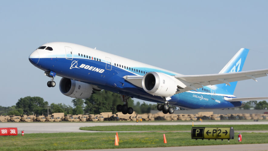 Boeing 787 Dreamliner in factory paint scheme